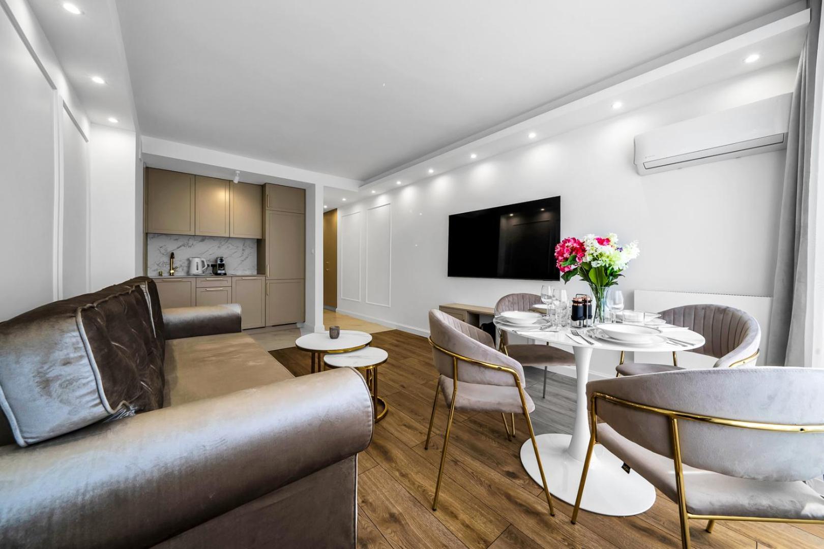 Warsaw Centrum Apartment - Workspace, Balcony - By Rentujemy Exterior photo